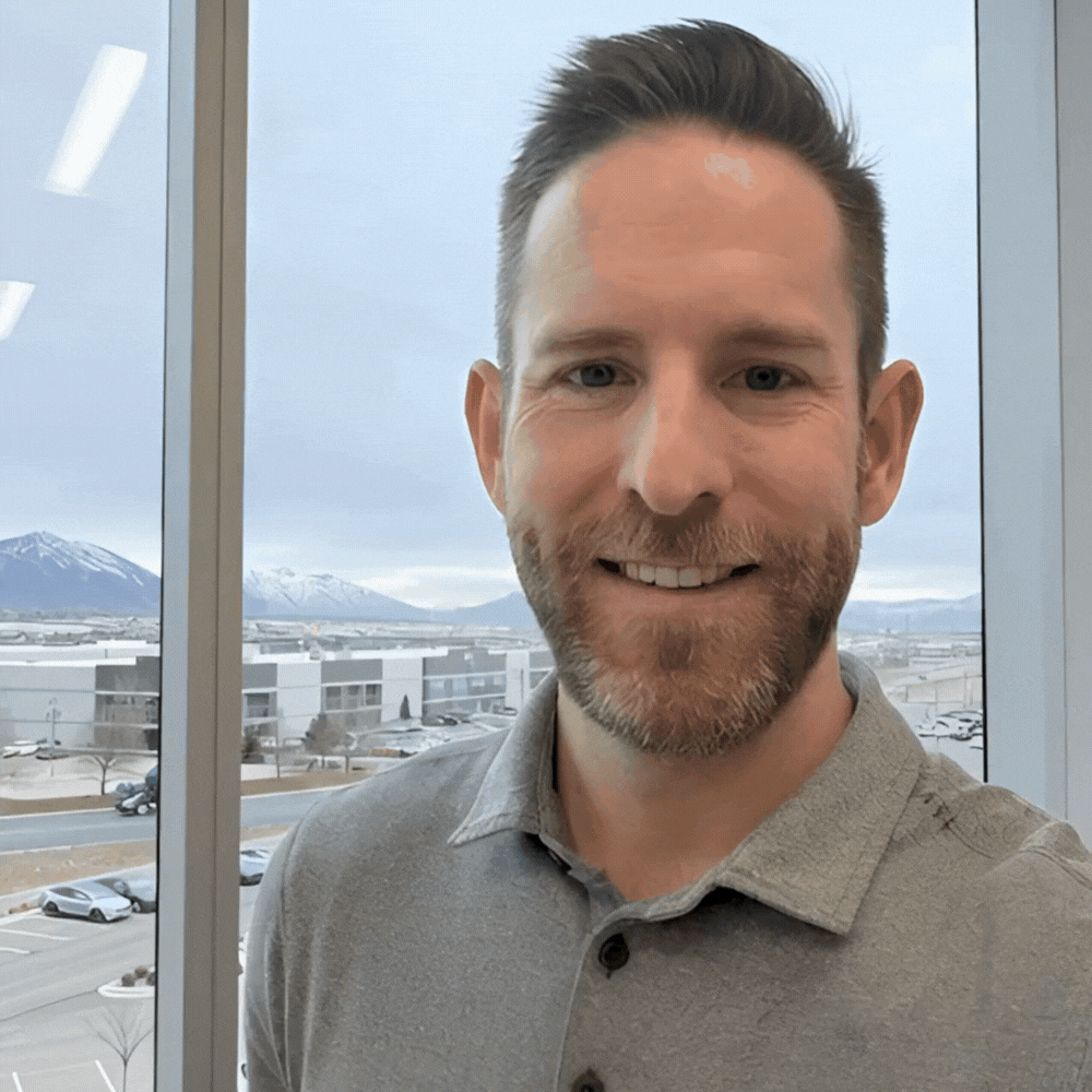 marketer relying on hubpsot turns into a robot to represent how automation can make everyone sound the same