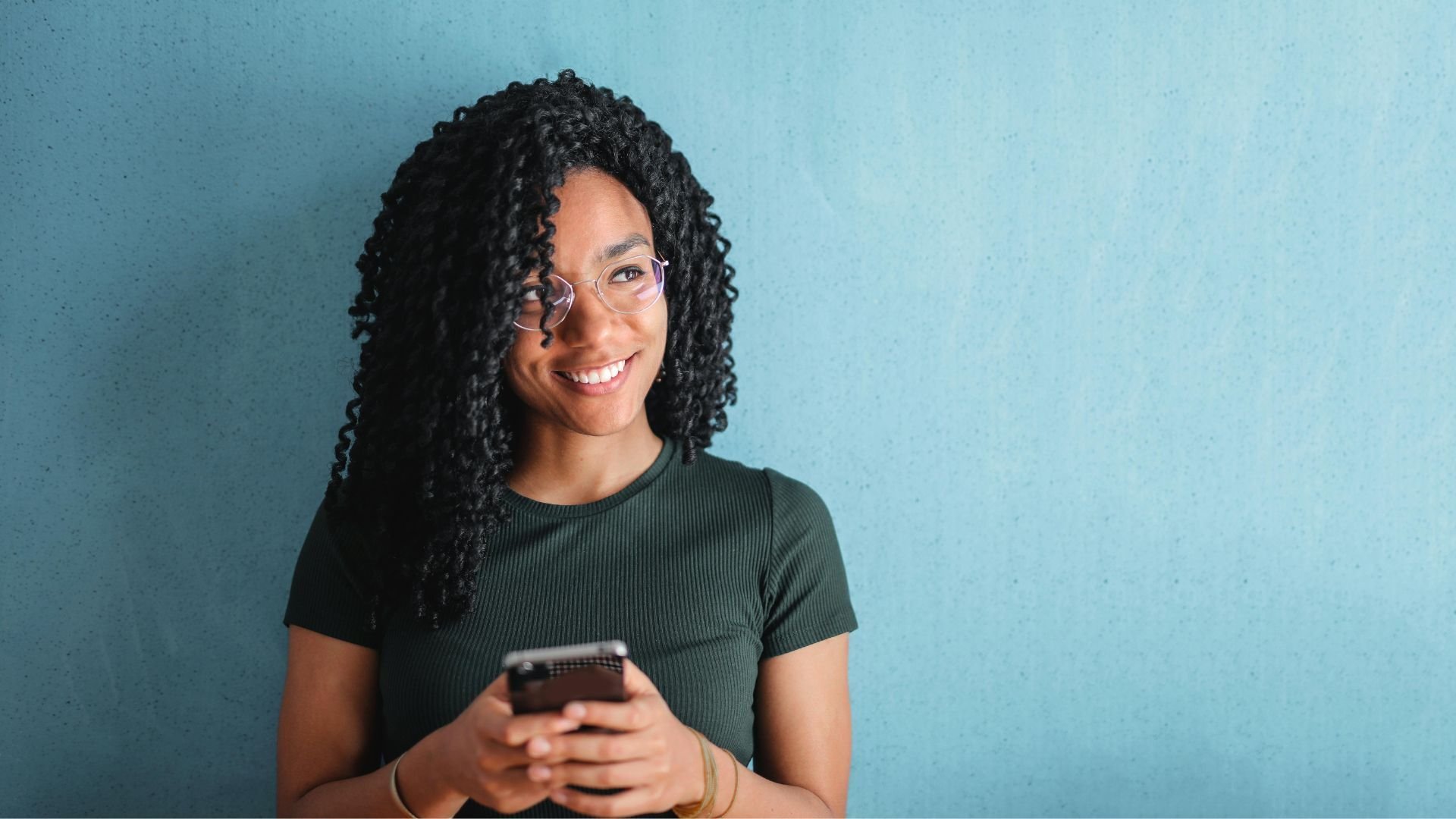 Prospect clicking options inside an interactive sales video to share buyer intent signals.