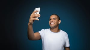 HubSpot workflow showing a Hintible personalized video recording task for automated sales outreach and follow-up