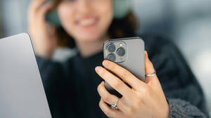 girl uses Hintible